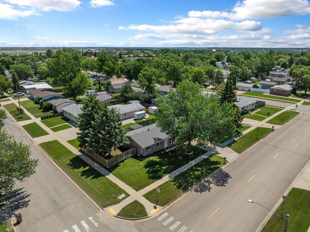 2324 8TH ST NW, Minot, ND 58703