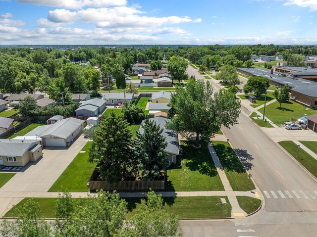 2324 8TH ST NW, Minot, ND 58703