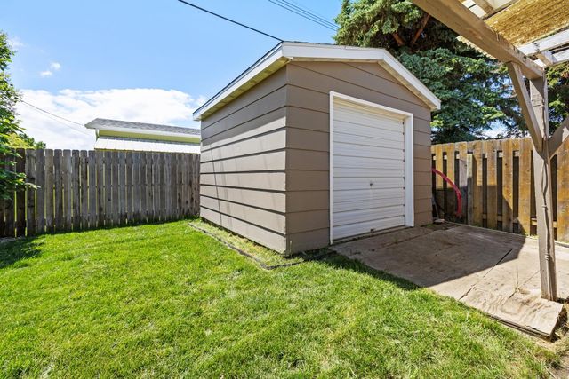 2324 8TH ST NW, Minot, ND 58703