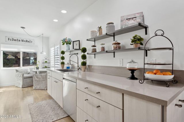 216 W Winged Foot Road, Phoenix, AZ 85023