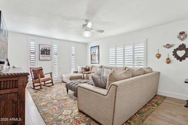 216 W Winged Foot Road, Phoenix, AZ 85023