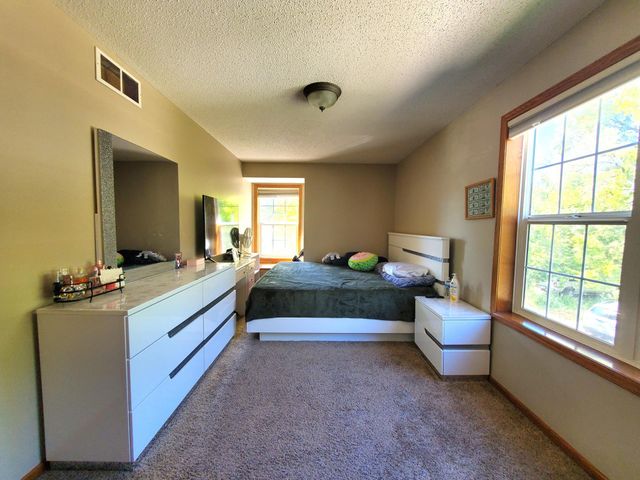 952 Conner Street, Chaska, MN 55318