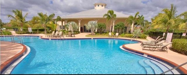 4110 NE 24th St, Homestead, FL 33033