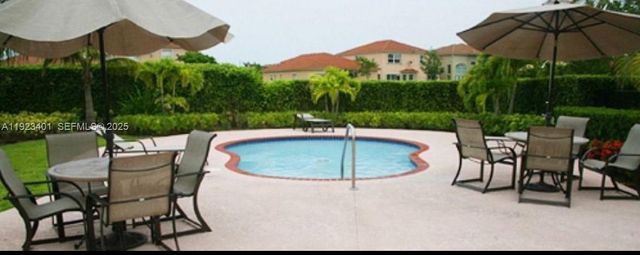 4110 NE 24th St, Homestead, FL 33033