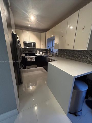 4110 NE 24th St, Homestead, FL 33033