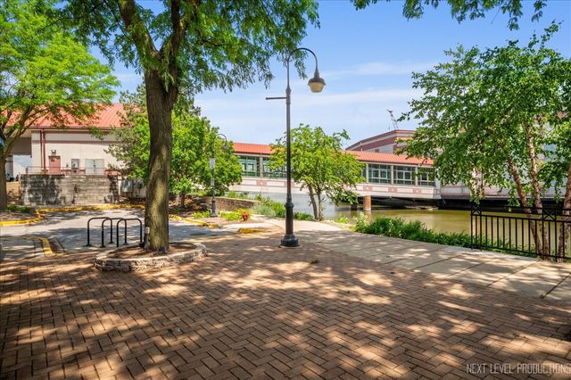 29 W New York Street, Aurora, IL 60506