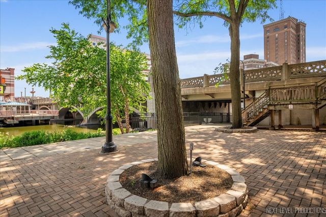 29 W New York Street, Aurora, IL 60506