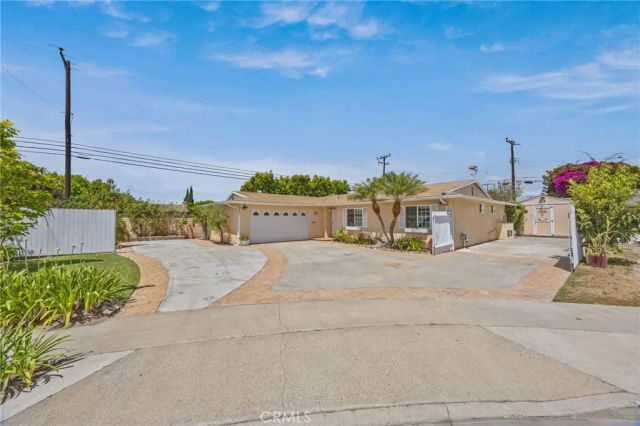 8501 Orinda Circle, Huntington Beach, CA 92647