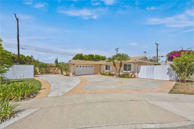 8501 Orinda Circle, Huntington Beach, CA 92647