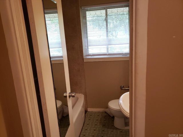 23 Belmont Dr, Little Rock, AR 72204