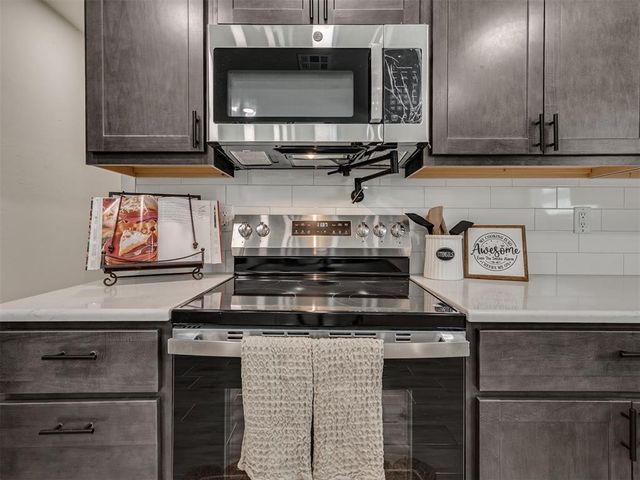 712 E Lincoln Avenue, Guthrie, OK 73044