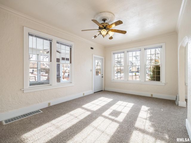 615 SUMMER Street, Pekin, IL 61554