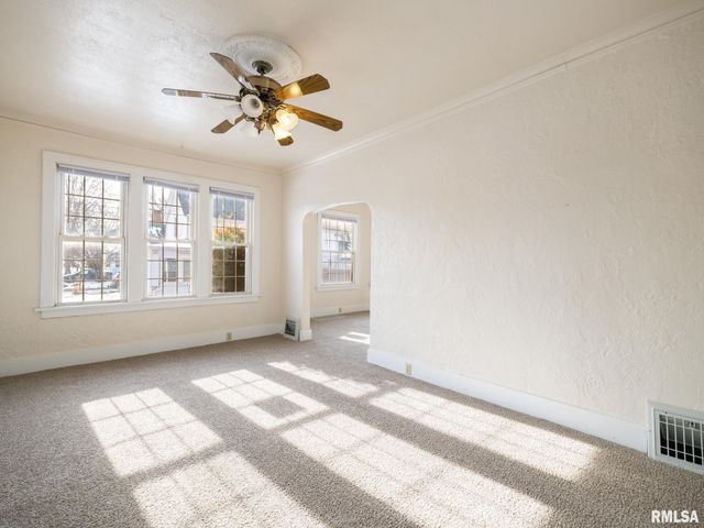 615 SUMMER Street, Pekin, IL 61554