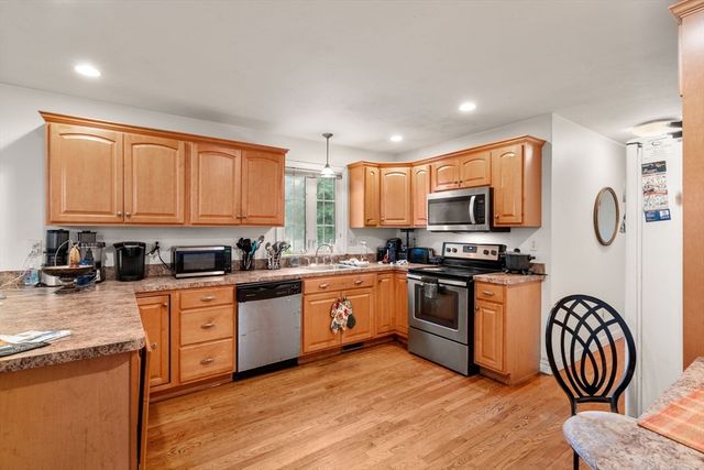86 Oakland St, Stoughton, MA 02072