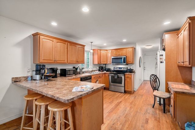86 Oakland St, Stoughton, MA 02072