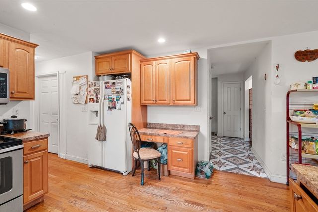 86 Oakland St, Stoughton, MA 02072