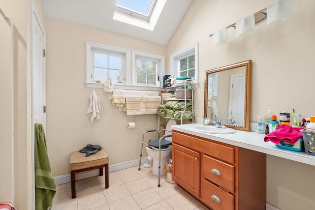86 Oakland St, Stoughton, MA 02072