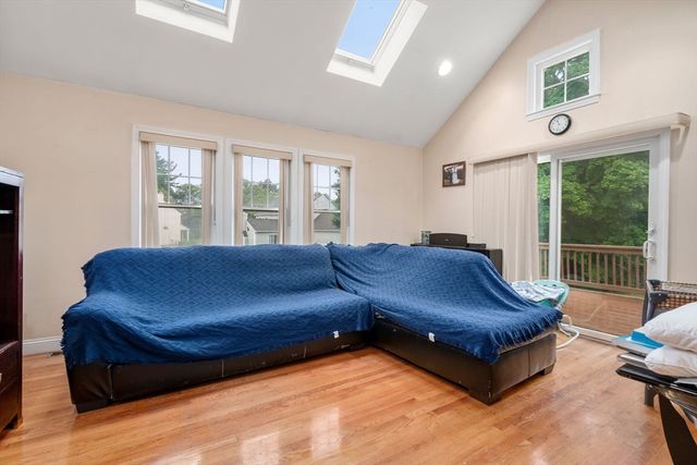 86 Oakland St, Stoughton, MA 02072