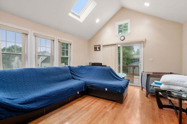 86 Oakland St, Stoughton, MA 02072
