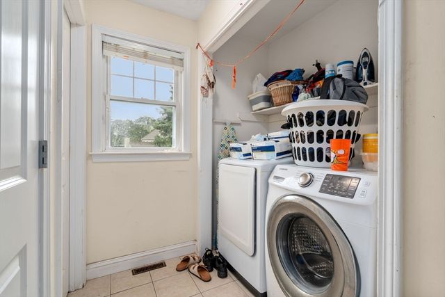 86 Oakland St, Stoughton, MA 02072