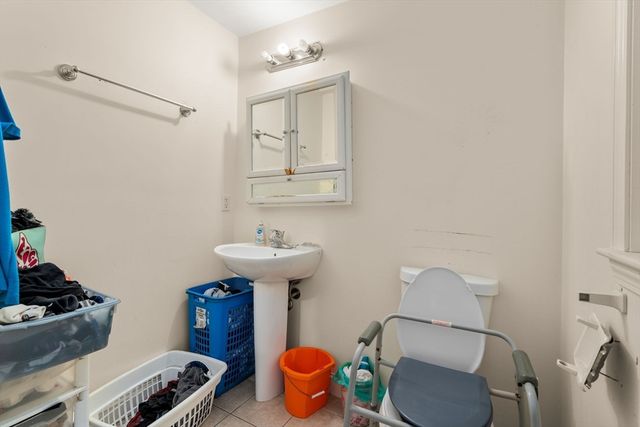 86 Oakland St, Stoughton, MA 02072