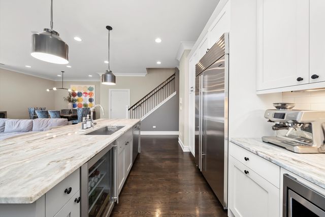 1042 W Altgeld Street 3, Chicago, IL 60614