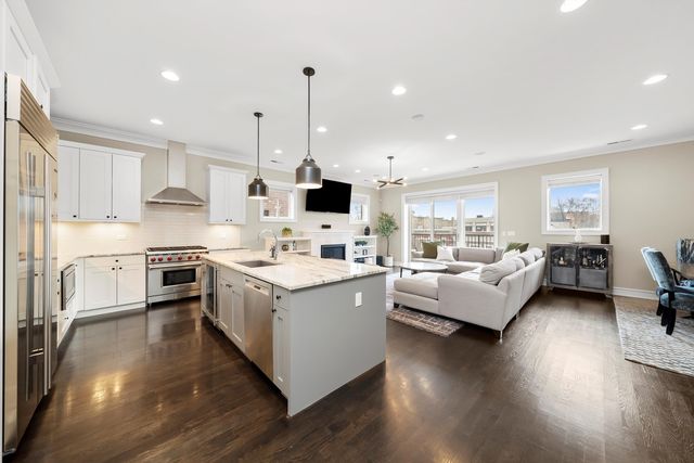 1042 W Altgeld Street 3, Chicago, IL 60614