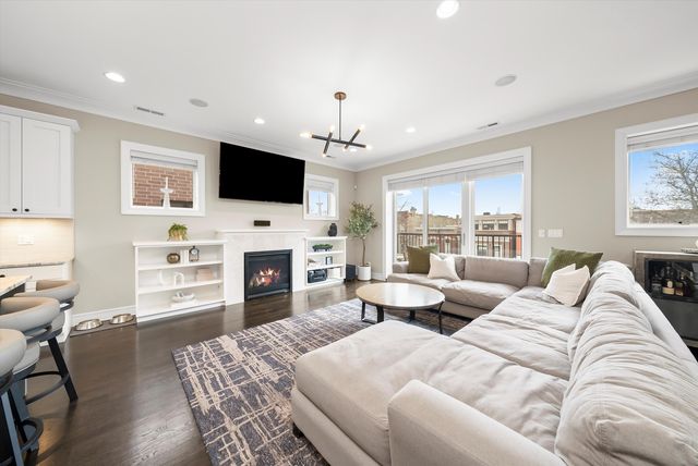 1042 W Altgeld Street 3, Chicago, IL 60614
