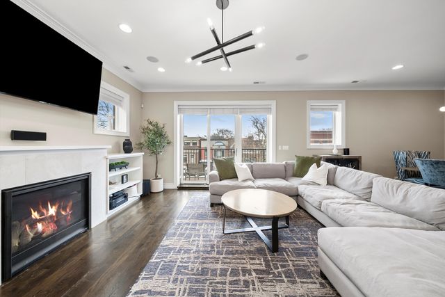 1042 W Altgeld Street 3, Chicago, IL 60614