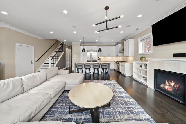 1042 W Altgeld Street 3, Chicago, IL 60614