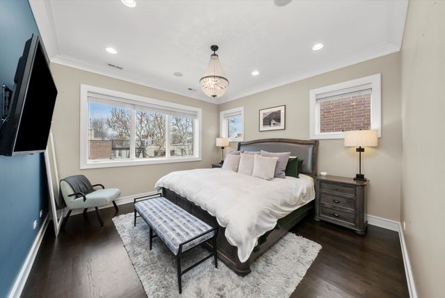 1042 W Altgeld Street 3, Chicago, IL 60614