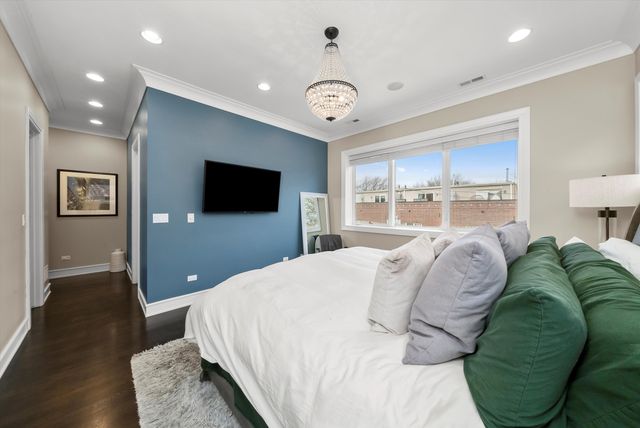 1042 W Altgeld Street 3, Chicago, IL 60614