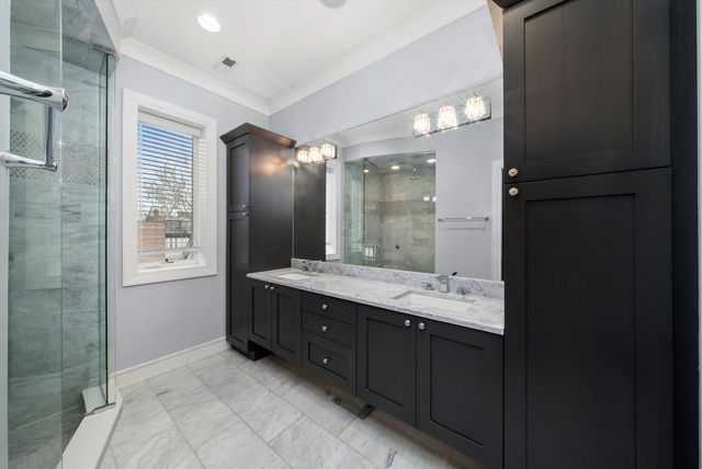 1042 W Altgeld Street 3, Chicago, IL 60614