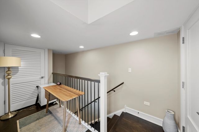 1042 W Altgeld Street 3, Chicago, IL 60614