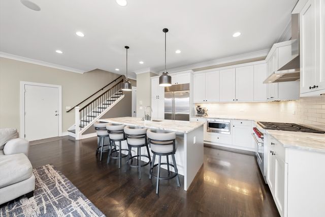 1042 W Altgeld Street 3, Chicago, IL 60614
