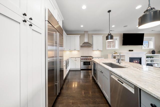 1042 W Altgeld Street 3, Chicago, IL 60614