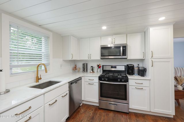 17 Clinton Street, Freehold, NJ 07728