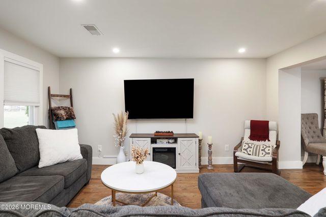 17 Clinton Street, Freehold, NJ 07728
