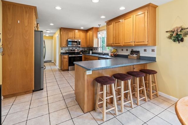 9 Gannett Way, Hopedale, MA 01747