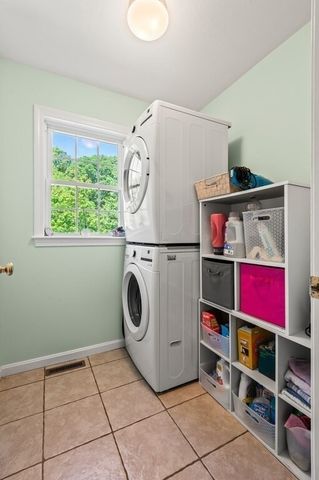 9 Gannett Way, Hopedale, MA 01747