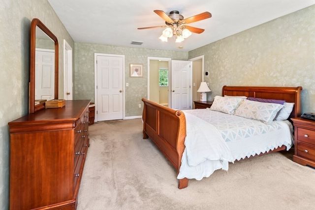 9 Gannett Way, Hopedale, MA 01747