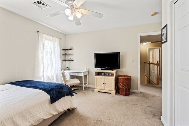 9 Gannett Way, Hopedale, MA 01747