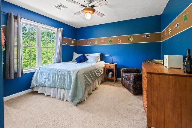 9 Gannett Way, Hopedale, MA 01747