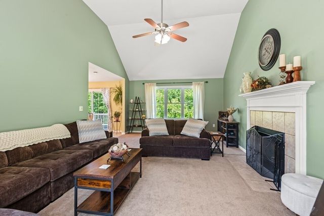 9 Gannett Way, Hopedale, MA 01747