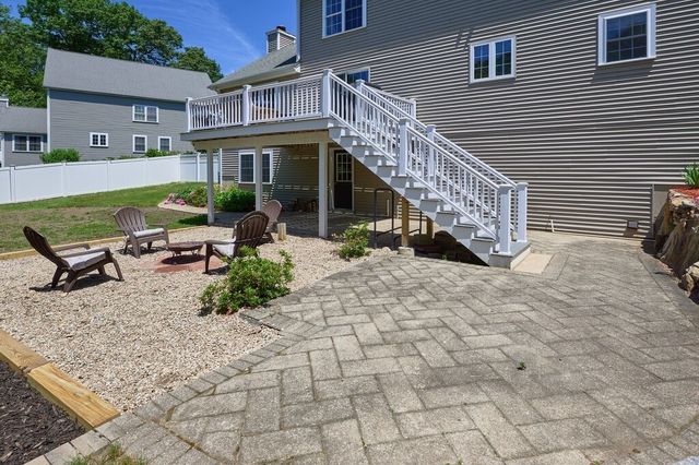 9 Gannett Way, Hopedale, MA 01747