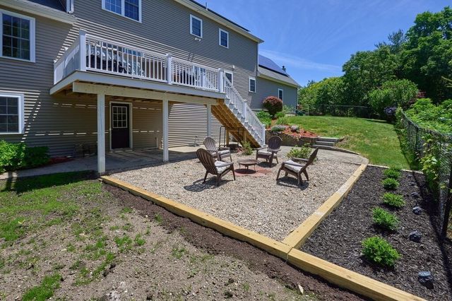 9 Gannett Way, Hopedale, MA 01747