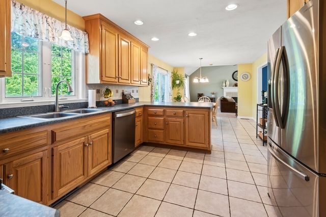 9 Gannett Way, Hopedale, MA 01747