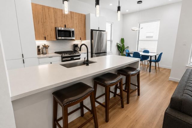 6742 Peerless Street B, Houston, TX 77021