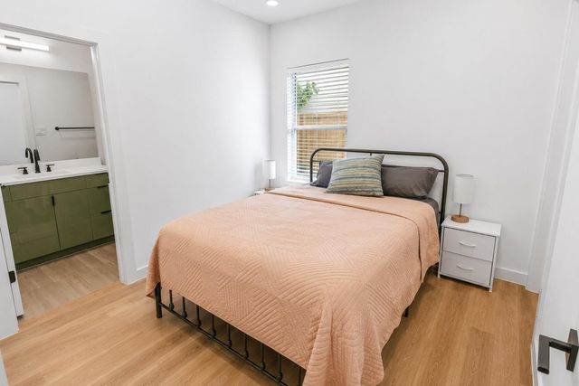 6742 Peerless Street B, Houston, TX 77021