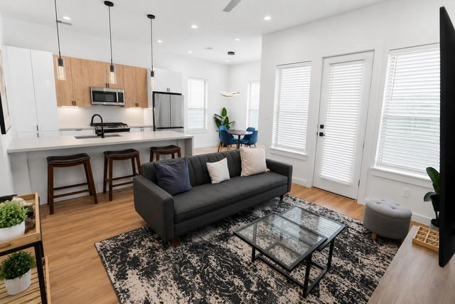 6742 Peerless Street B, Houston, TX 77021